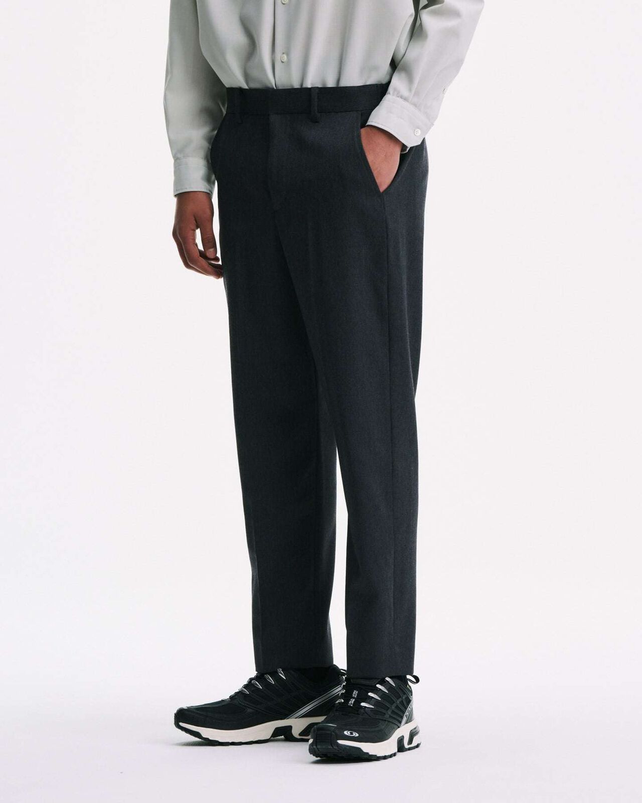 FLANNEL WOOL SHIRRING SLIM-FIT SLACKS,CHARCOAL GRAY, large image number 5