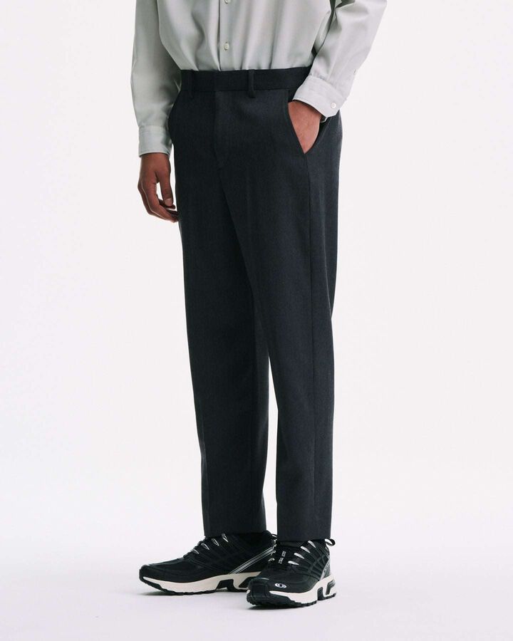 FLANNEL WOOL SHIRRING SLIM-FIT SLACKS,CHARCOAL GRAY, medium image number 5