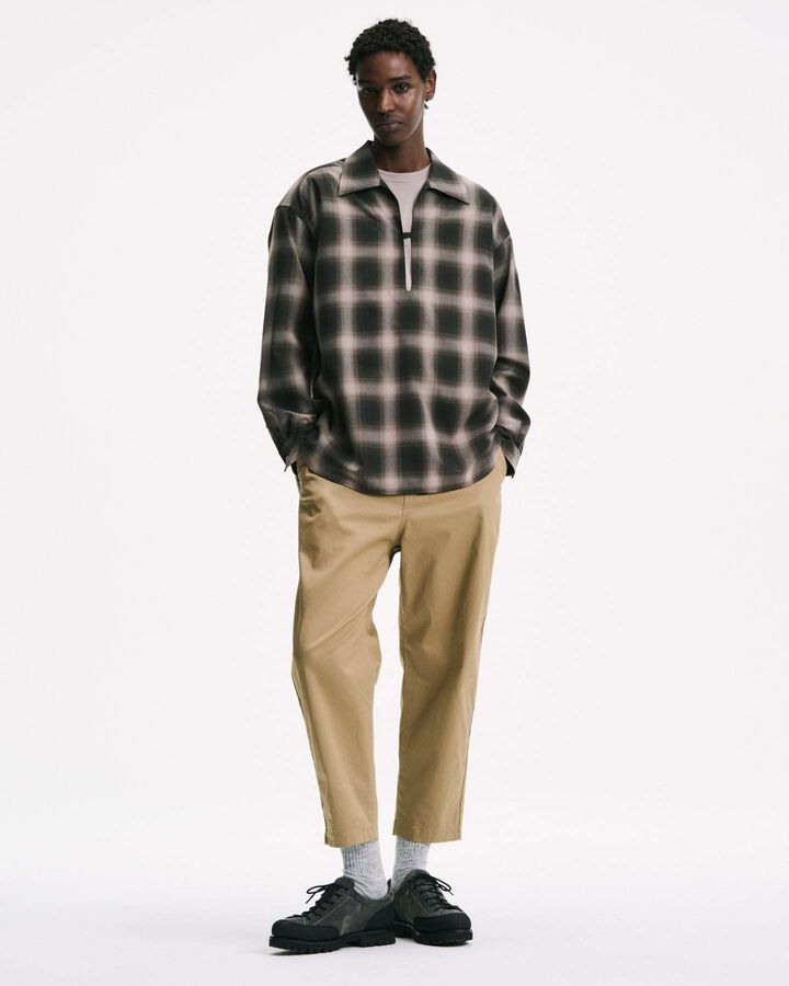 COTTON STRETCH TWILL TAPERED CROPPED PANTS,BEIGE, medium image number 5
