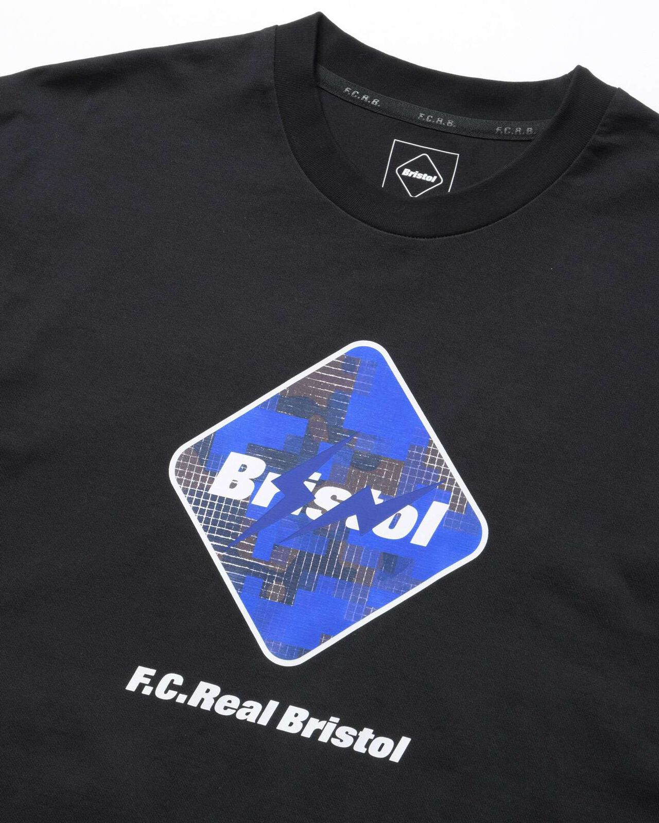 FRAGMENT: CAMOUFLAGE EMBLEM TEE,BLACK, large image number 2