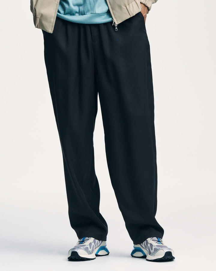 DRAPE TAPERED BOLD PANTS,BLACK, medium image number 3