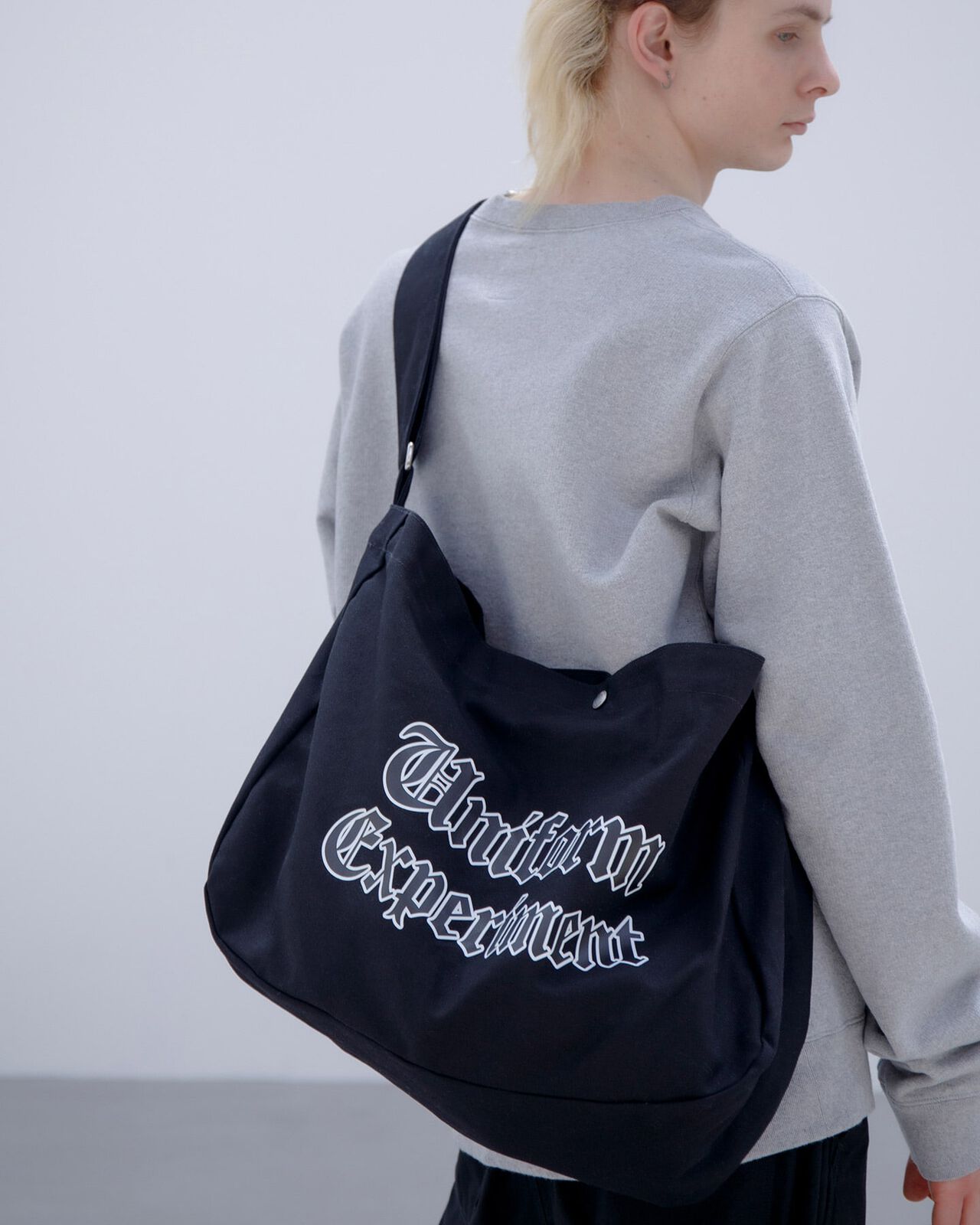 GOTHIC LOGO P.B. BAG,WHITE, large image number 5