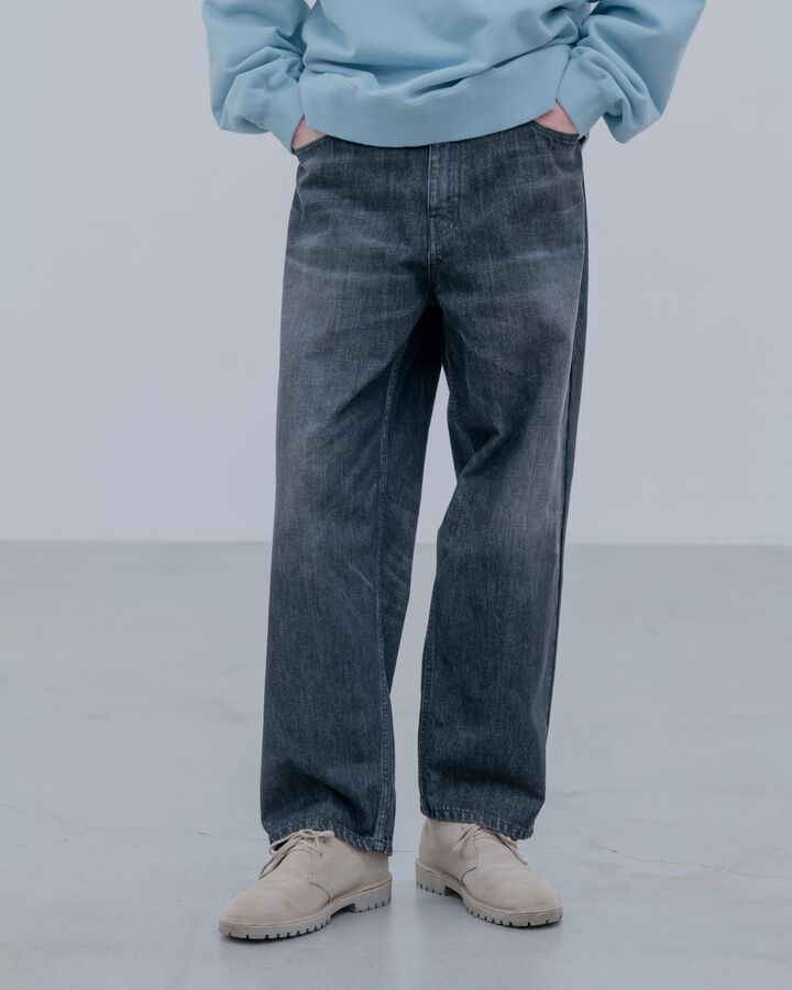WASHED DENIM BOLD-FIT JEANS,BLACK, medium image number 5