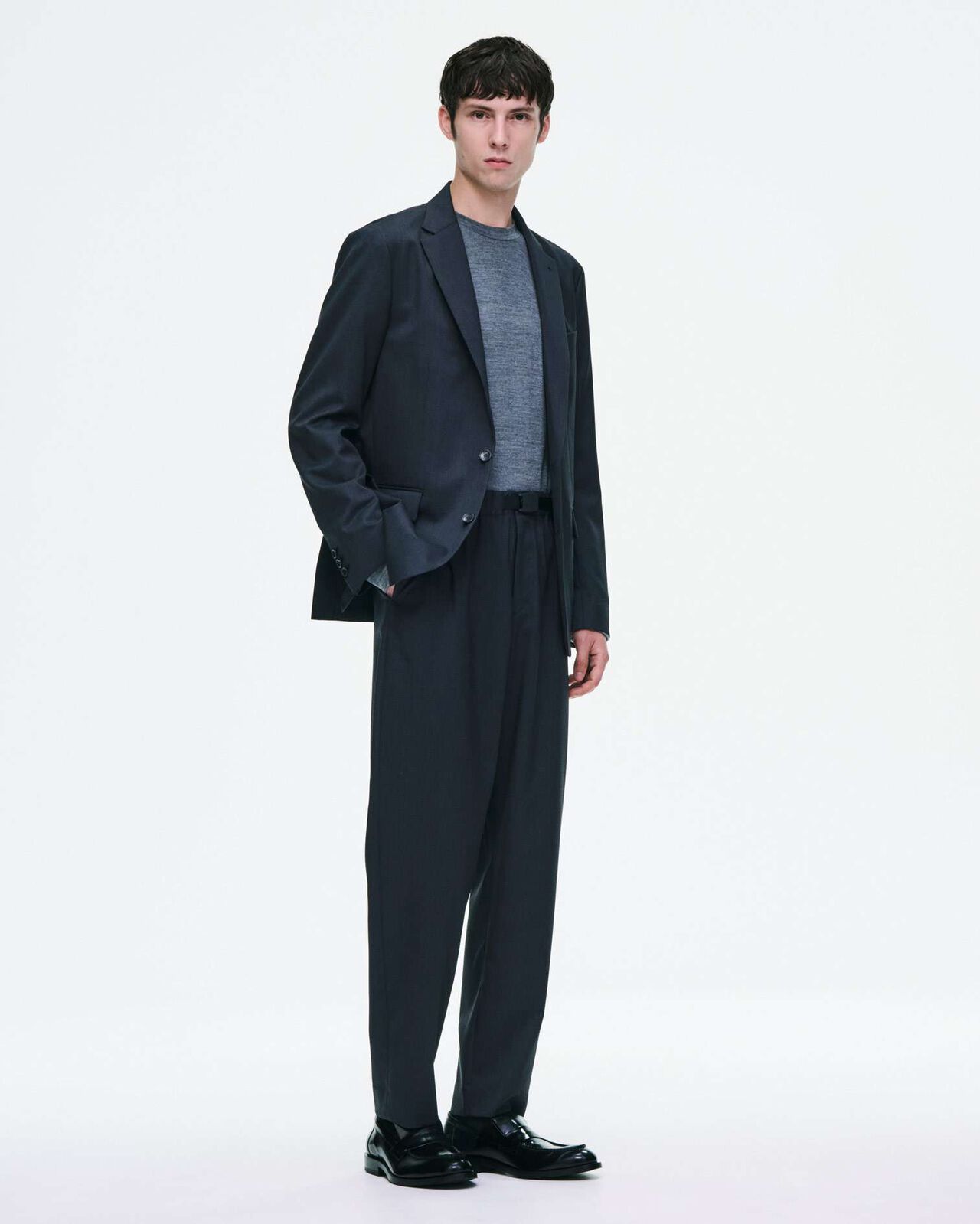 WOOL GABARDINE SLIM-FIT ACTIVE SLACKS,CHARCOAL GRAY, large image number 6