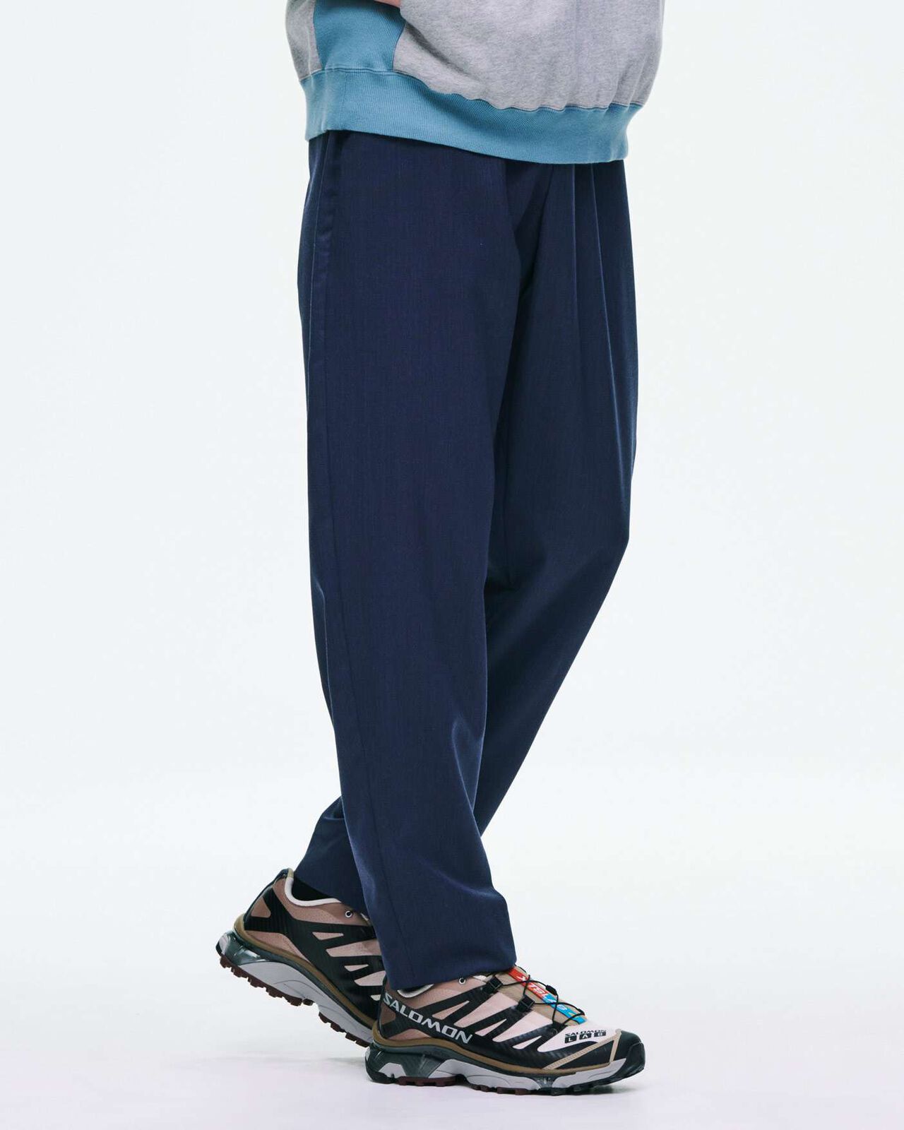 WOOL GABARDINE SLIM-FIT ACTIVE SLACKS,CHARCOAL GRAY, large image number 4