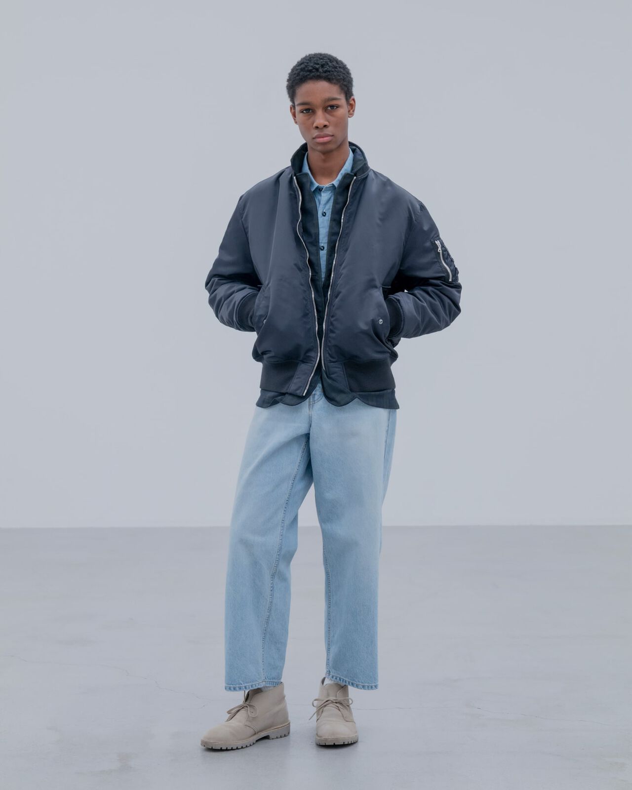 WASHED DENIM BOLD-FIT JEANS,LIGHT INDIGO, large image number 5