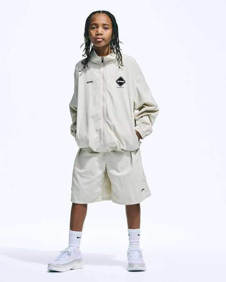 SUPPLEX NYLON STAND COLLAR BLOUSON,BEIGE, medium image number 2