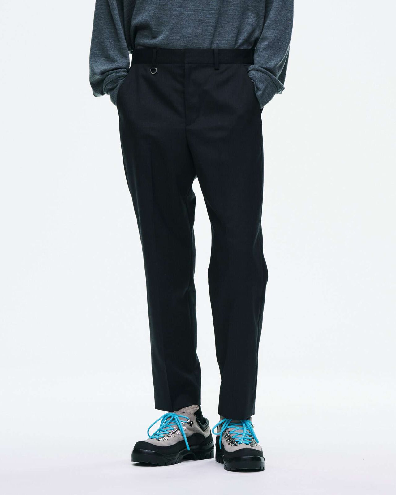 WOOL GABARDINE SLIM-FIT SHIRRING SLACKS,CHARCOAL GRAY, large image number 6