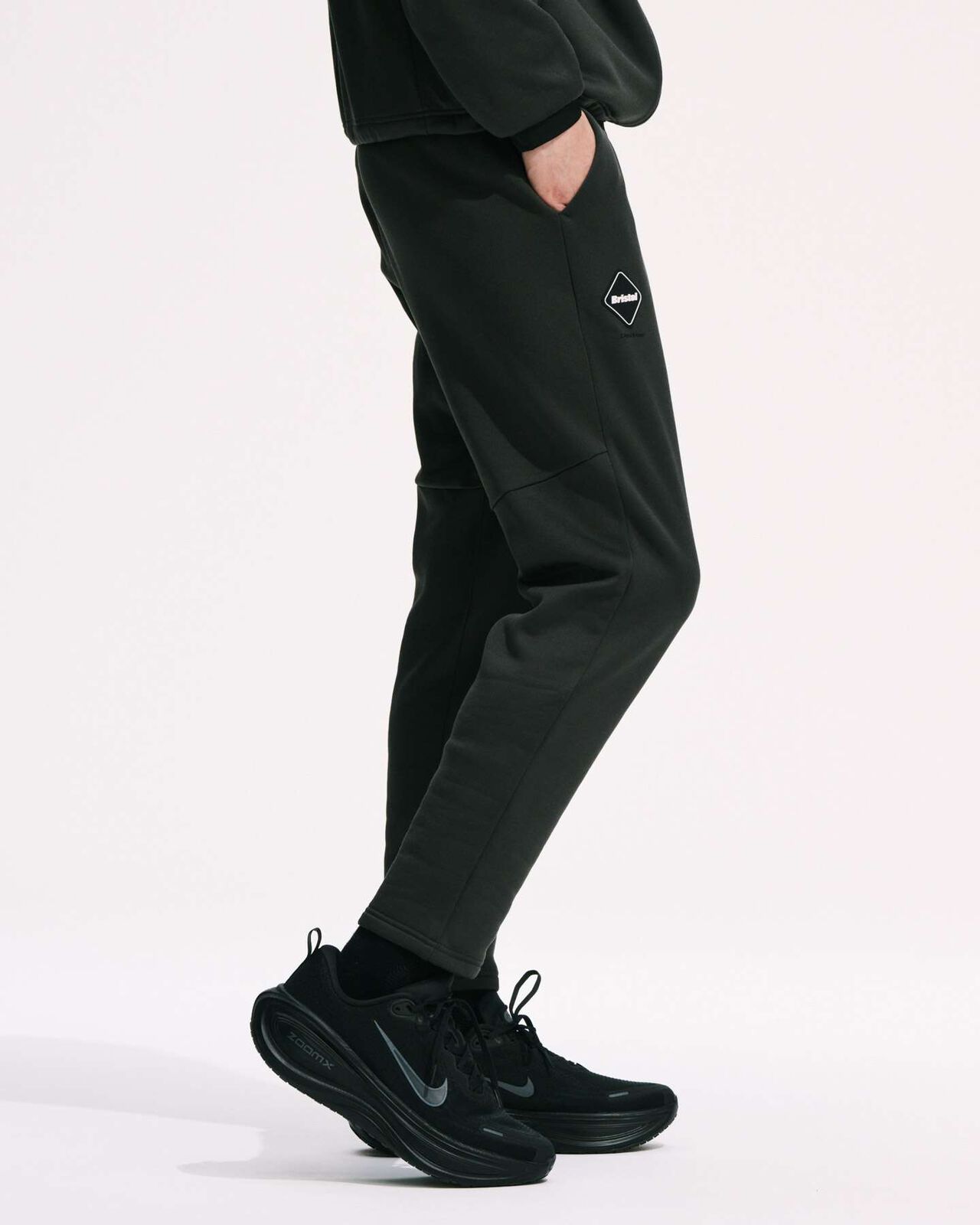 STRETCH FLEECE TRAINING PANTS,BLACK, large image number 4