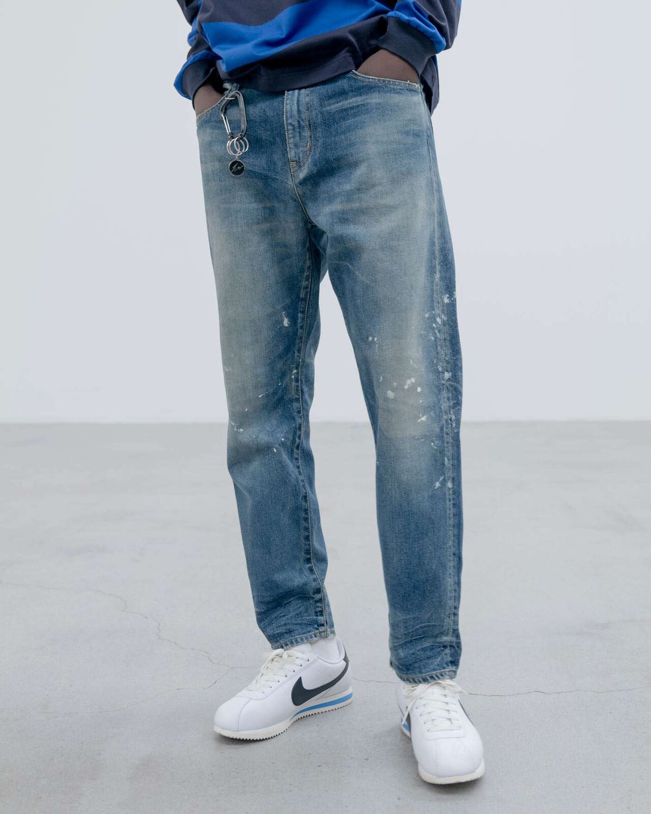 DAMAGED TAPERED-FIT JEANS,BLACK, large image number 7